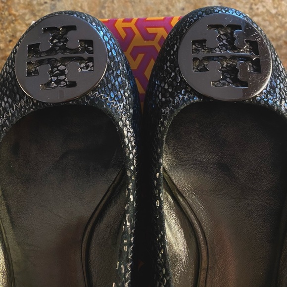 tory burch • reva plated snake print ballet flats - Picture 5 of 7